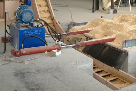 Εξοπλισμός διακίνησης ξηρού υλικού με υδραυλική κίνηση