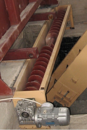 The consolidating screw conveyor
